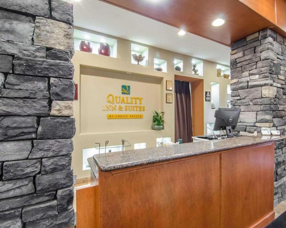 Quality Inn & Suites Grande Prairie Esterno foto