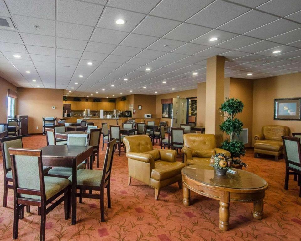 Quality Inn & Suites Grande Prairie Esterno foto