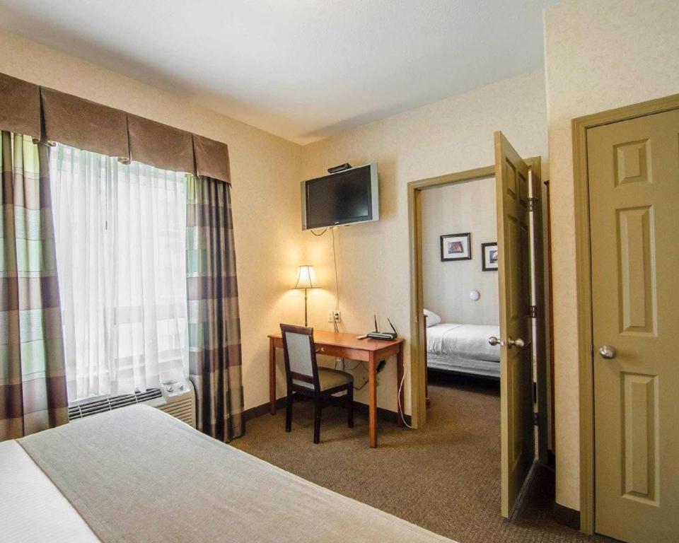 Quality Inn & Suites Grande Prairie Esterno foto